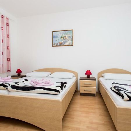 Apartments Mira Baška Buitenkant foto